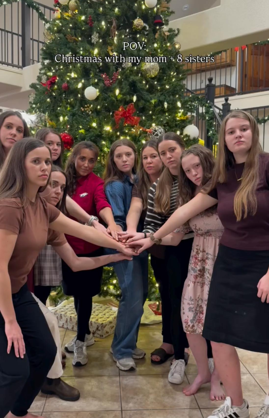 All 9 Duggar Sisters Reunite With Mom Michelle in Christmas Photos