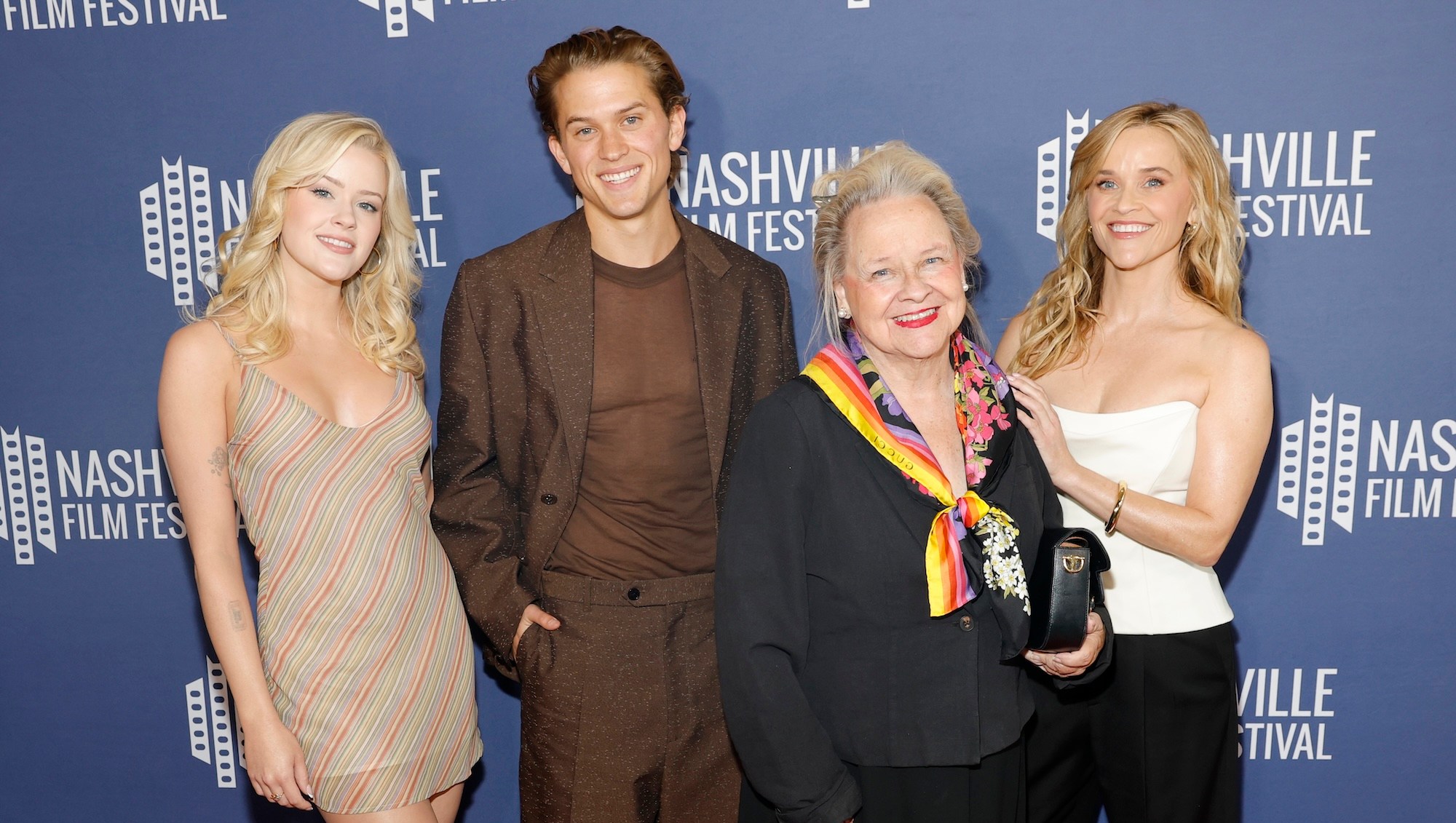 Reese Witherspoon Poses With Her Mother and Lookalike Kids on Red Carpet
