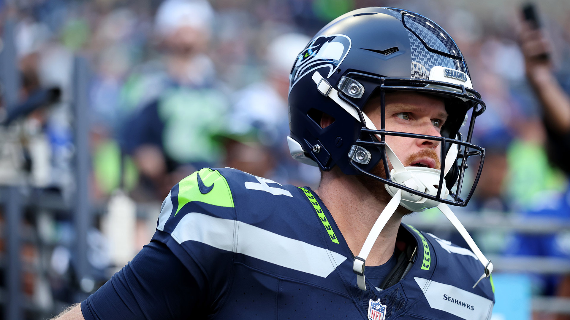 Seahawks QB Sam Darnold Exits Season Opener vs. Patriots Due To Hip Injury