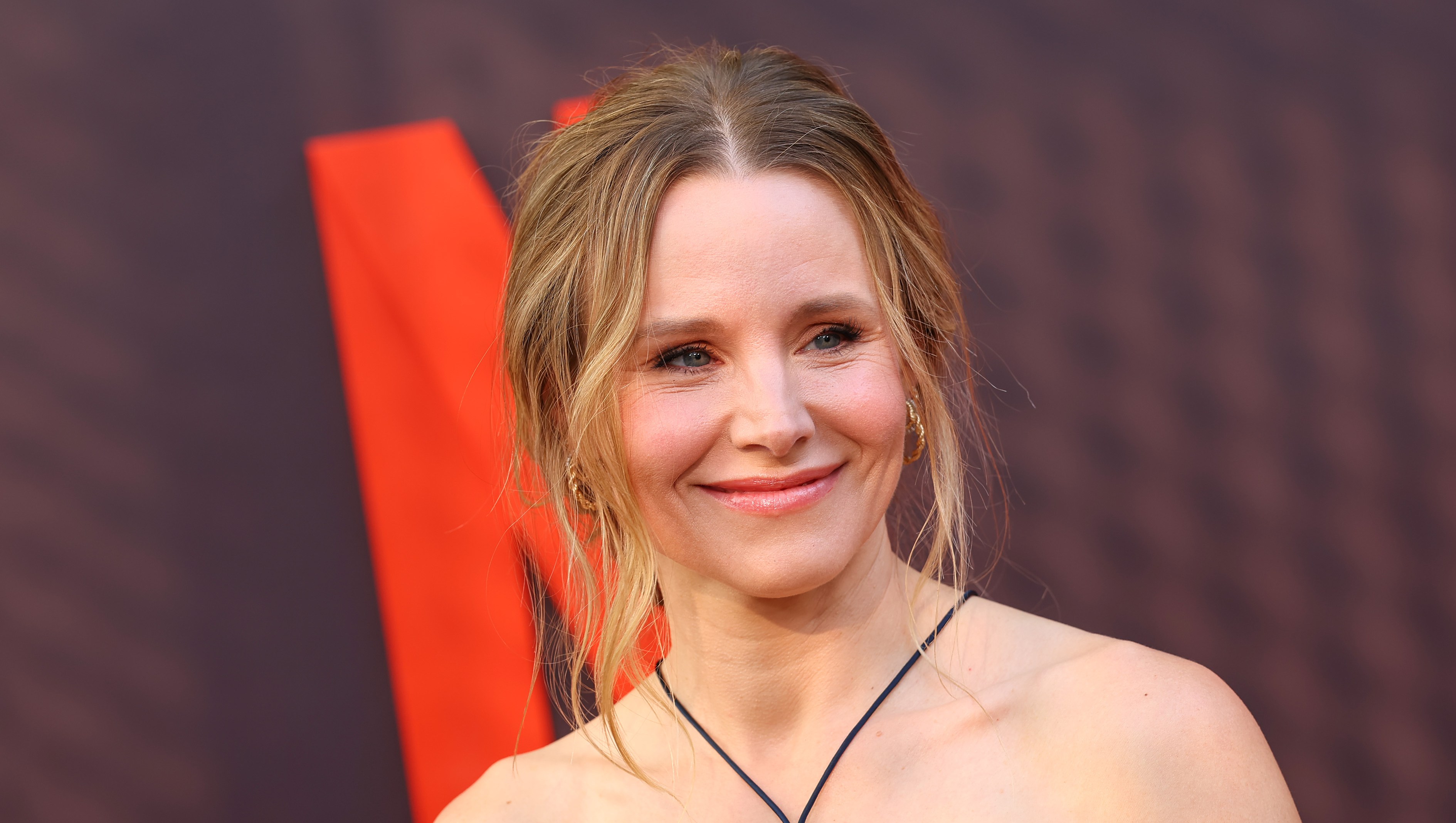 Kristen Bell's Knit Top Style Makes Lounge Pants Look Expensive — The Look