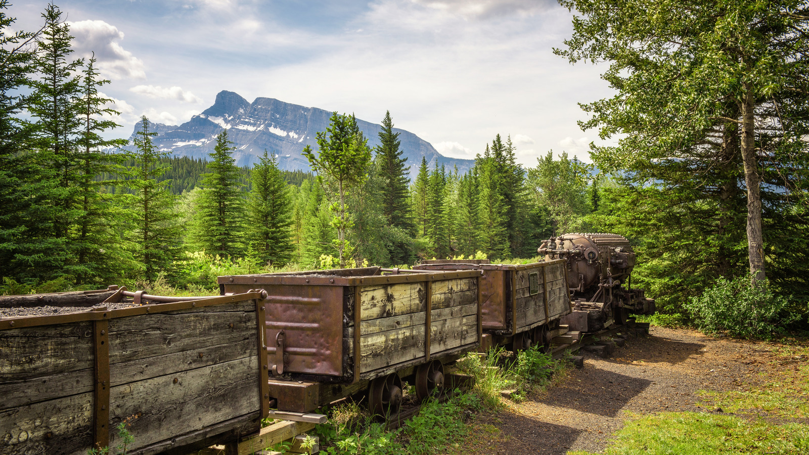Hidden In Banff National Park Is A Once-Thriving Mining Town That's Now Eerily Abandoned In The Mountains
