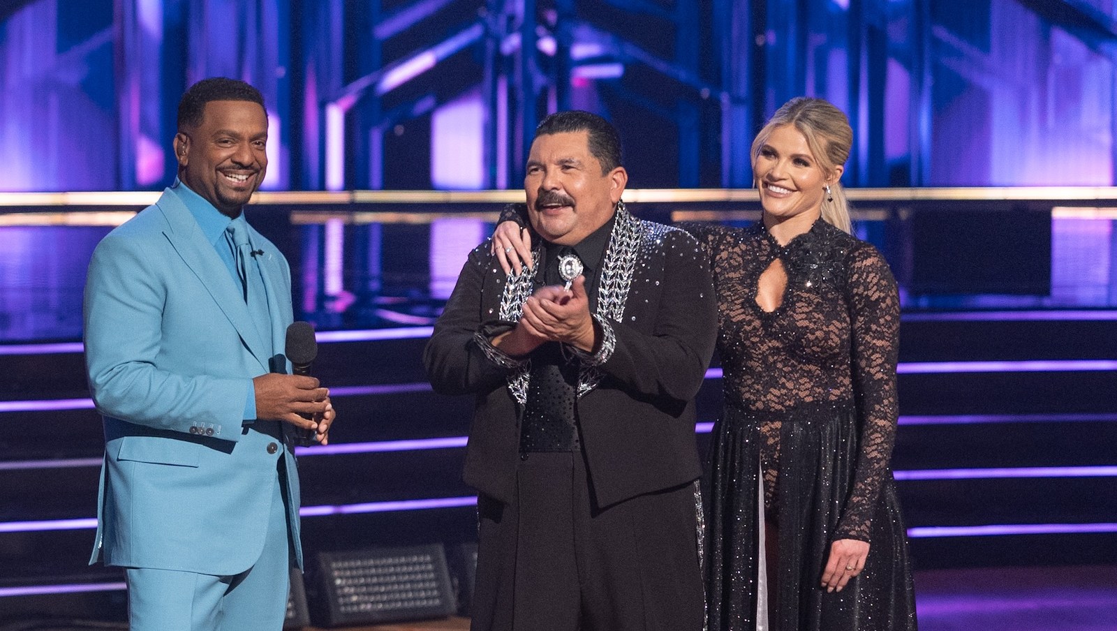 Pregnant Witney Carson Praises ‘DWTS’ Partner Guillermo for ‘Working So Hard’