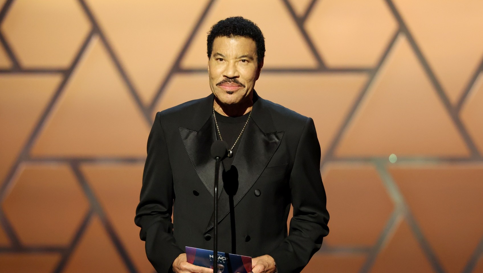 Lionel Richie Cancels Shows After Being Hospitalized for 'Common Procedure'