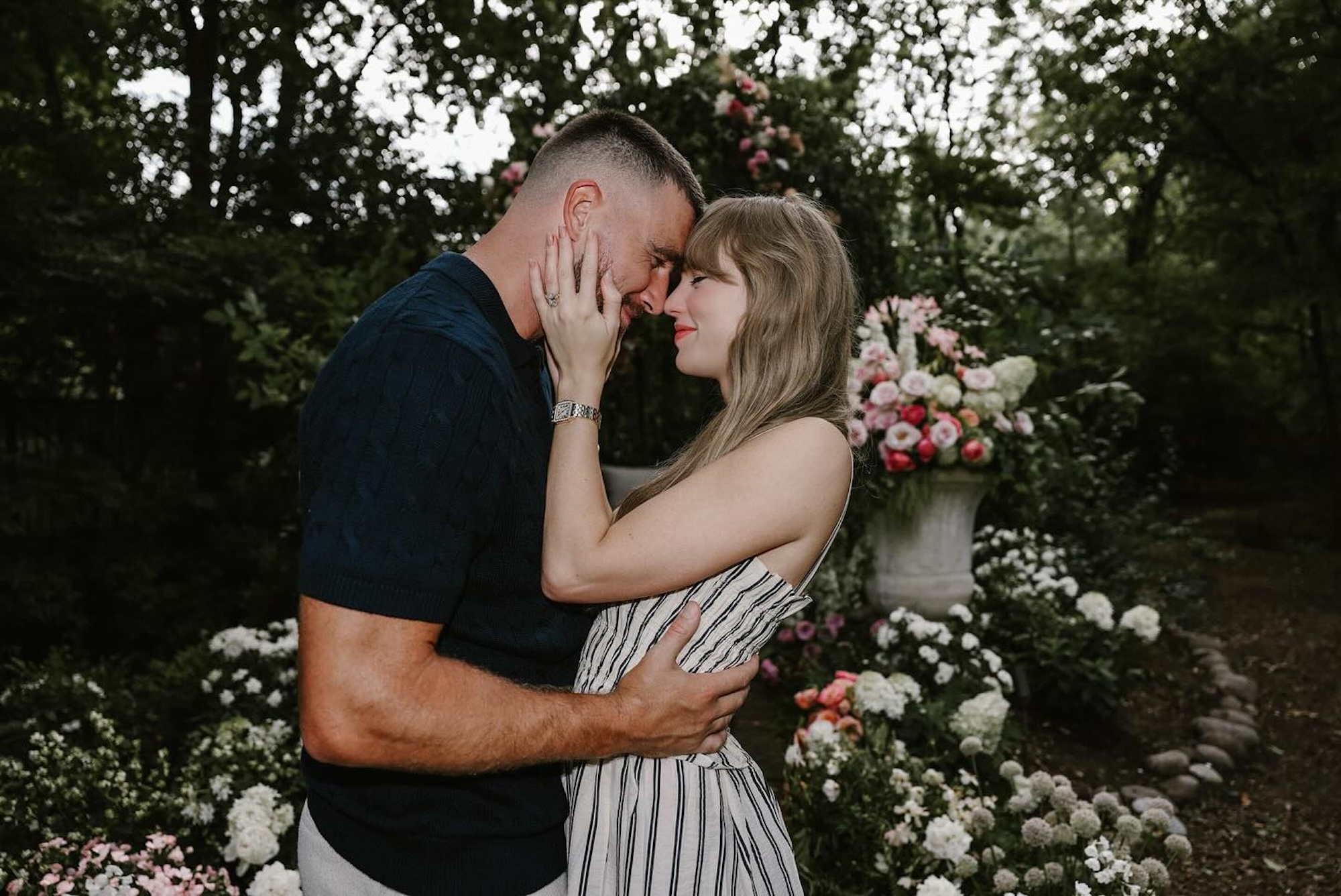 Fans Think Taylor Swift Will Join Travel Kelce for Cincinnati Bearcats Game