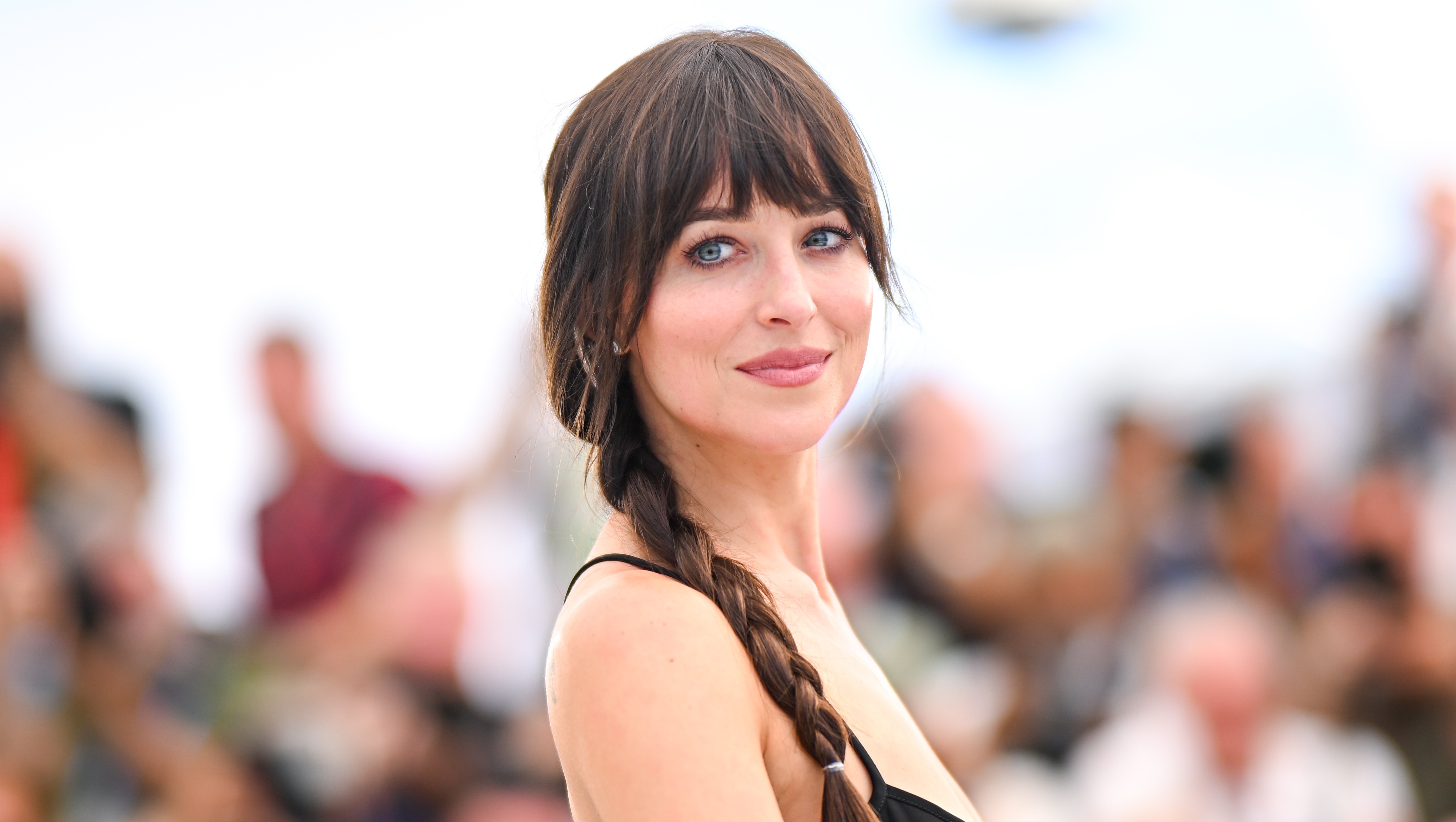 Even Dakota Johnson Wears the 'Trendy' Sneakers That Amazon Shoppers Can't Stop Buying
