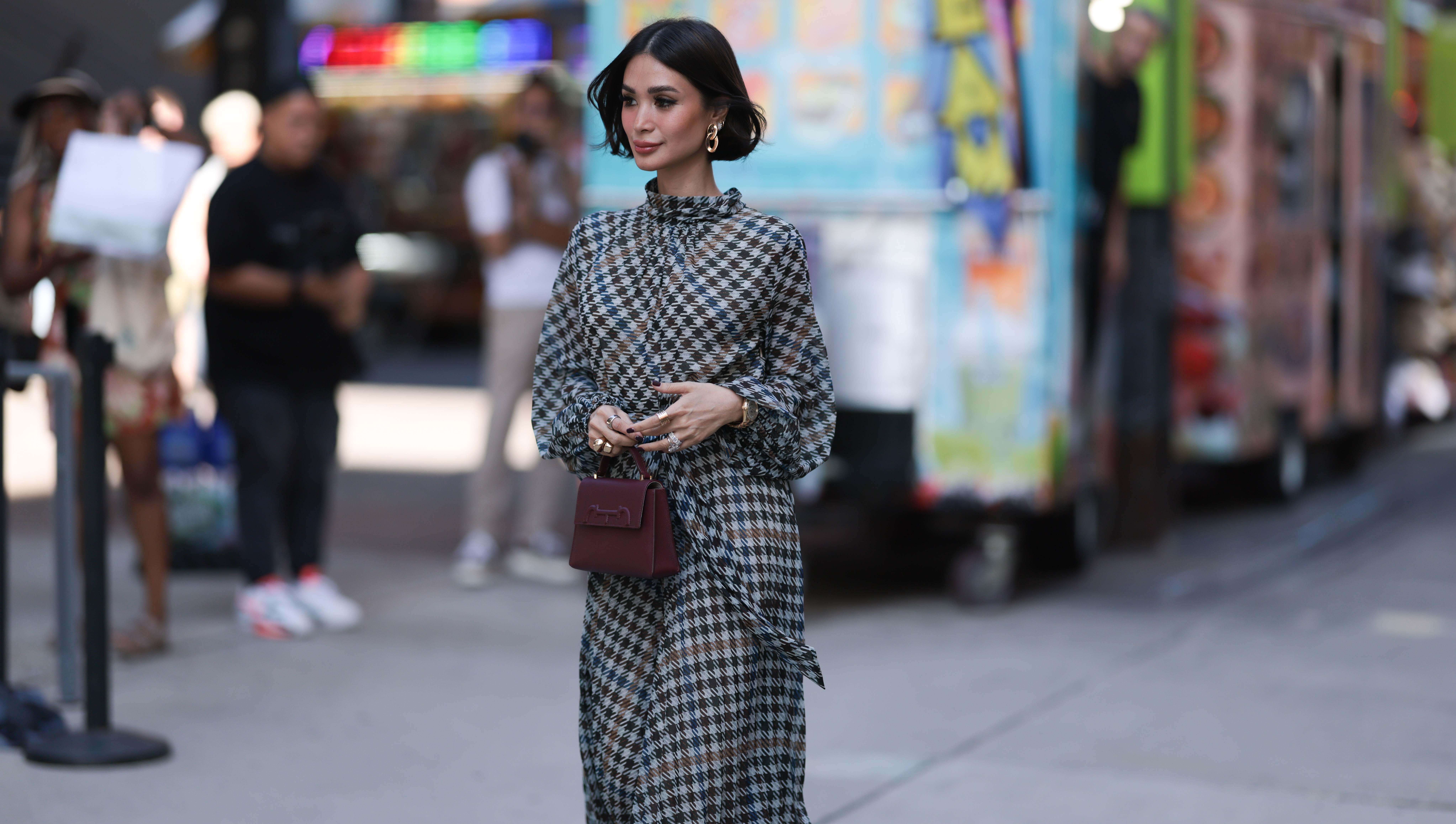 Bye, Batwings! 19 Lantern-Sleeve Dresses That Slim the Upper Arms