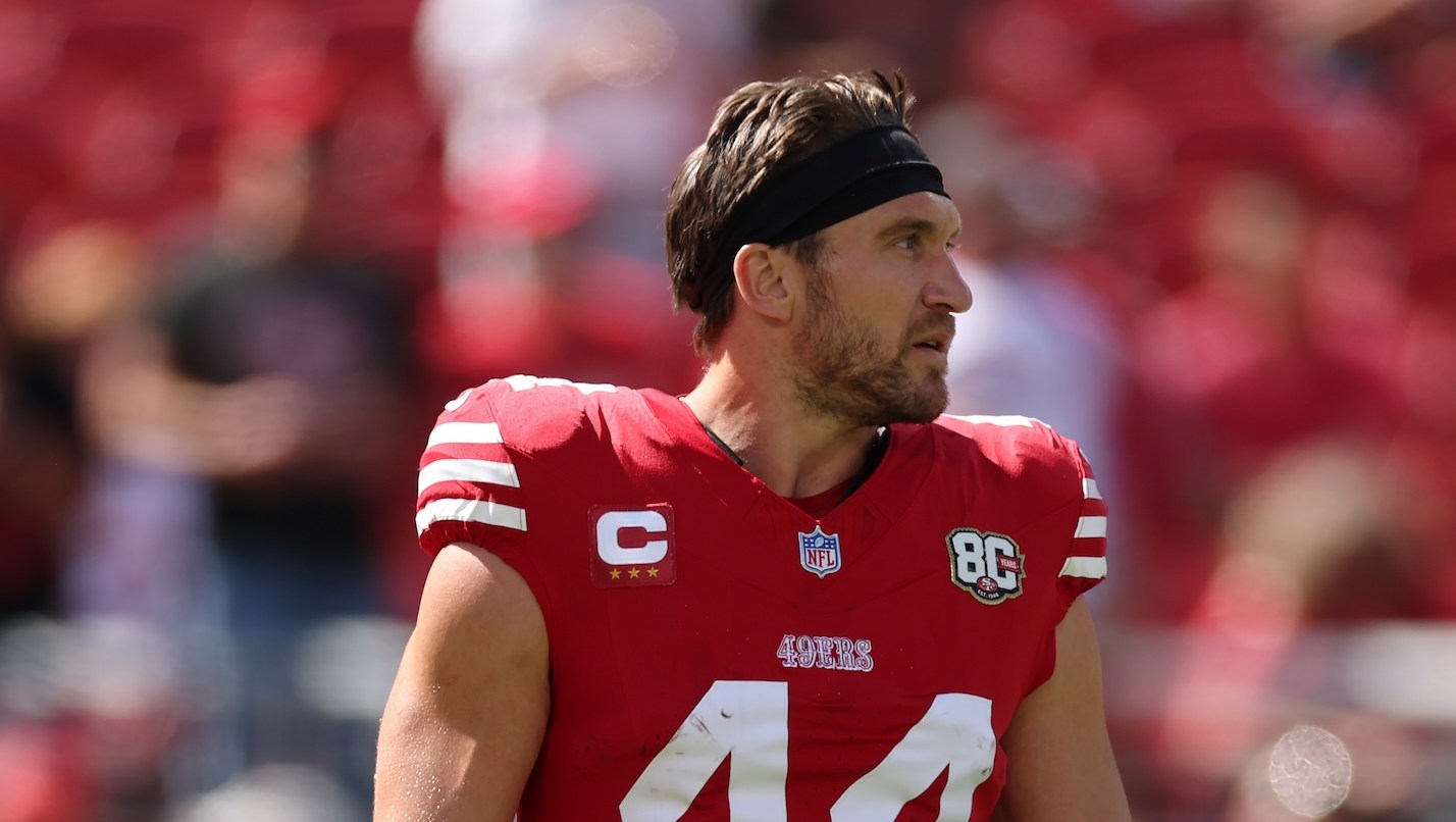 49ers Star Kyle Juszczyk Helped Off the Field After Gnarly Knee Injury