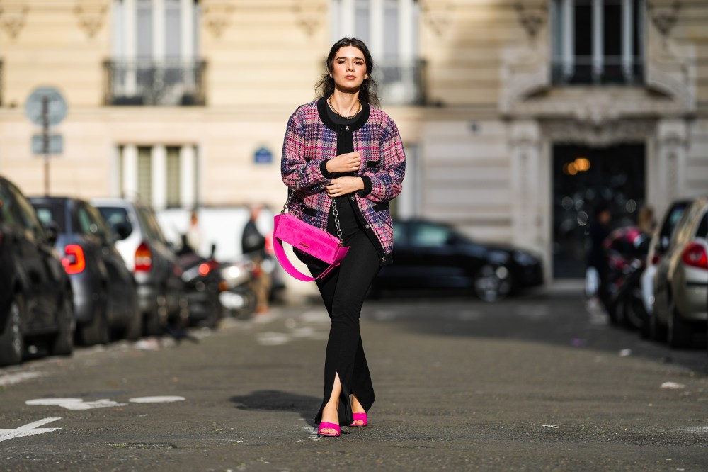 These Slimming Flare Leggings Are a Rich Mom Travel Staple — From $9