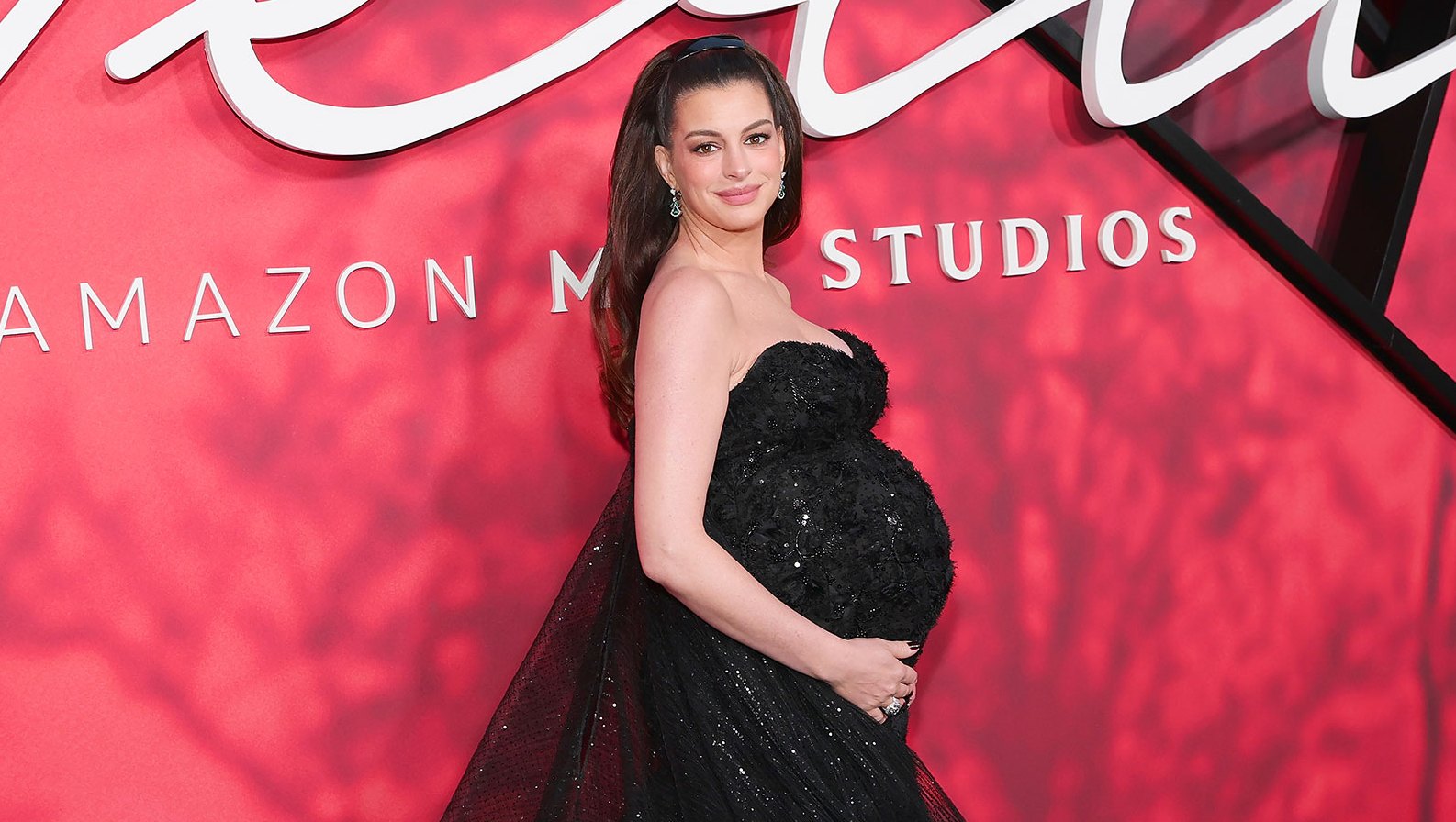 Anne Hathaway, Natalia Bryant, Alyson Hannigan and More!