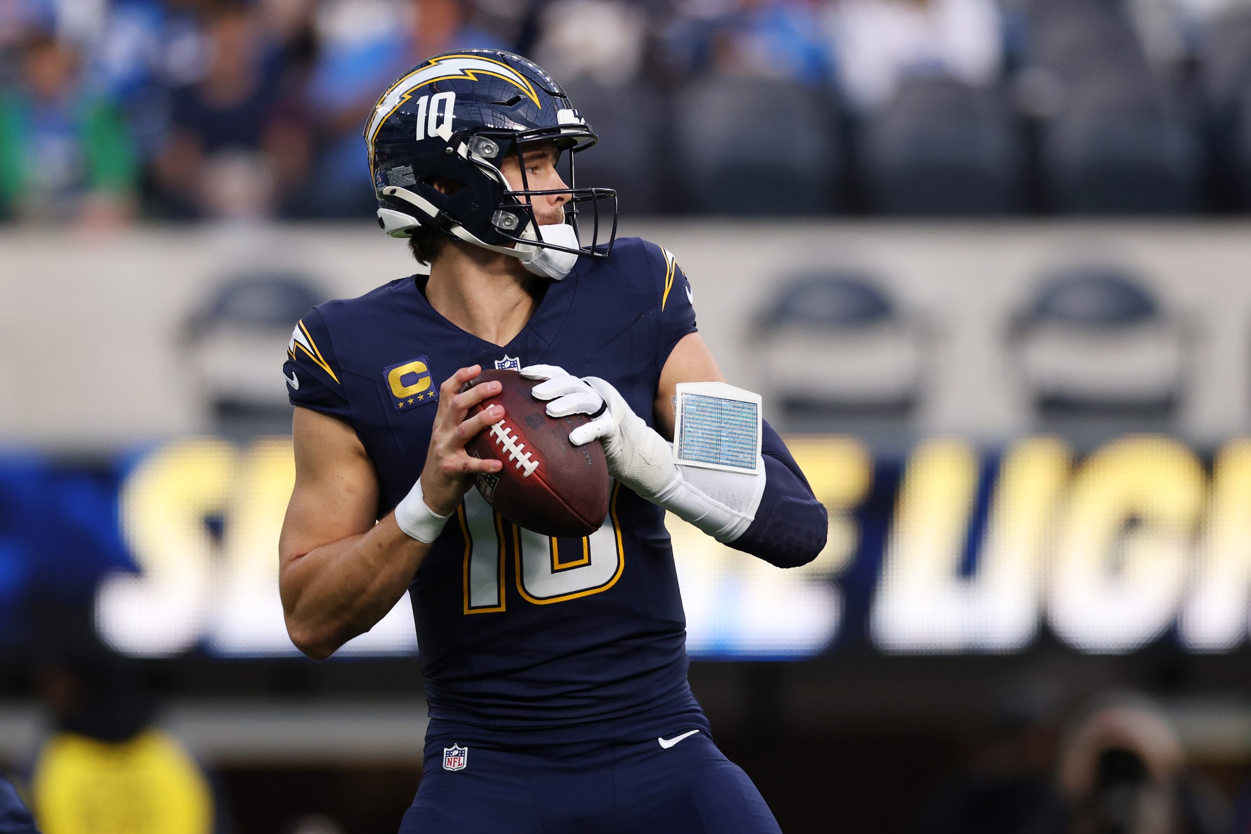 DraftKings Promo Code: Bet $5, Get $200 in NFL Week 18 as the Regular Season Comes to a Close