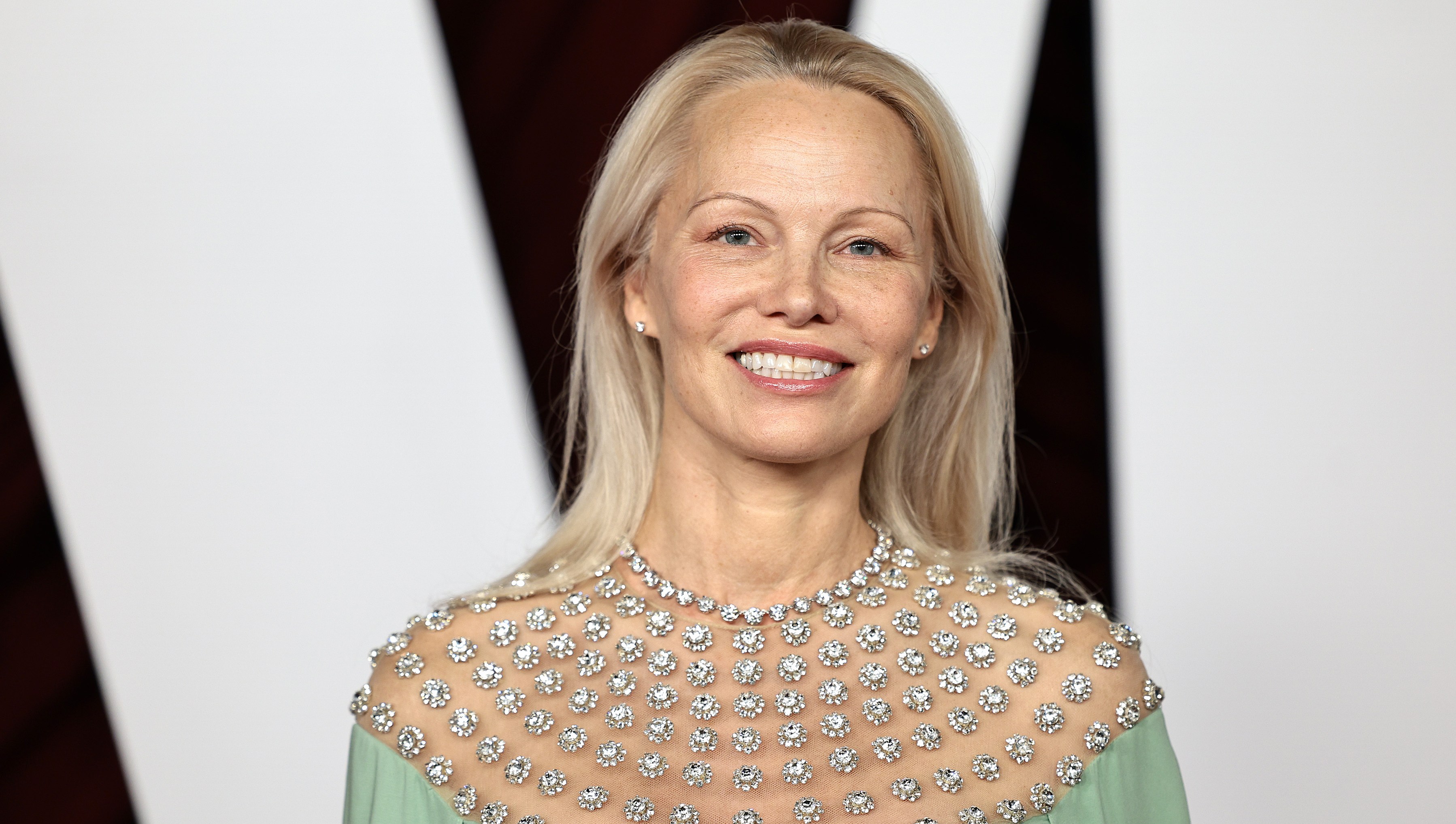 Pamela Anderson Made ‘Grandma’ Clogs Our New Fall Obsession