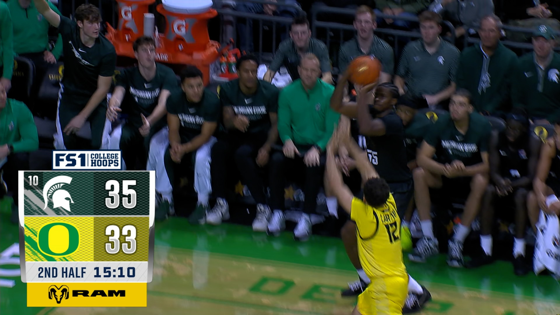 Michigan State’s Coen Carr splashes 3-pointer to take lead over Oregon