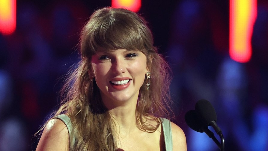 Taylor Swift Spotted With Her Parents and Brother Austin in New York City