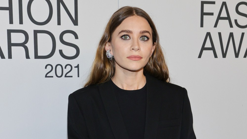 Ashley Olsen's 'Busy Mom' Uniform Revolves Around One Comfy Fall Staple