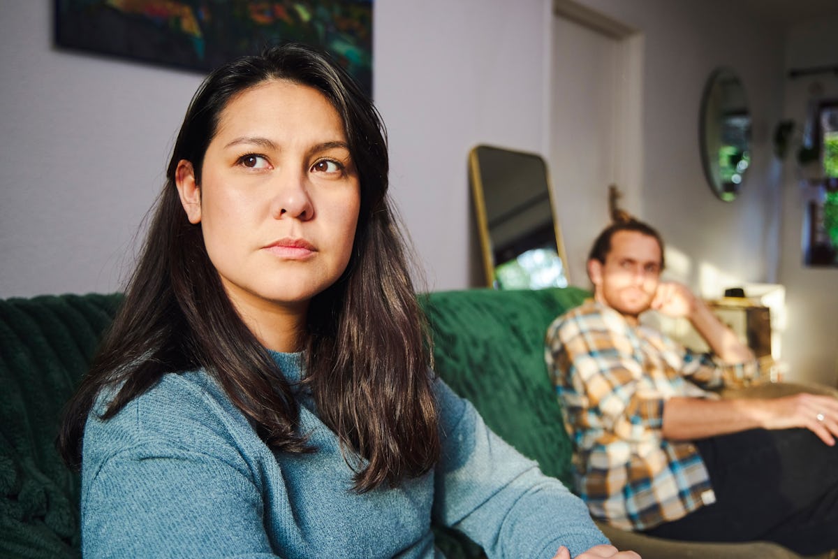 What Is "Grey Rocking" &amp; When Should You Use It? Experts Share Examples