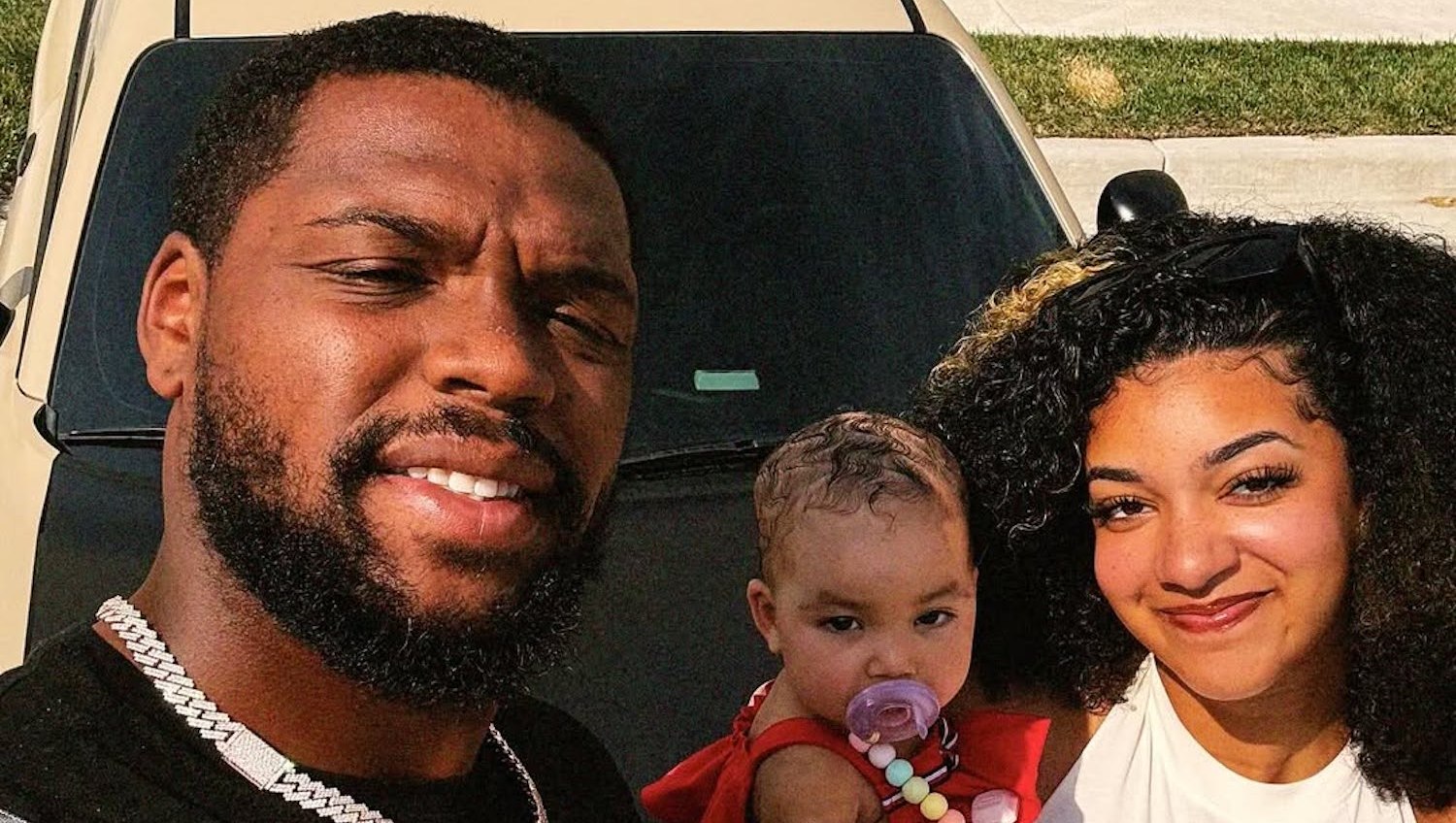 Chiefs DT Zacch Pickens' Fiancee Shares Gift Haul From Women's Holiday Party