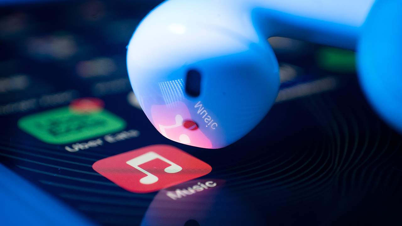 Man used AI songs and 10,000 bots to collect $8M in fraudulent music royalties, prosecutors say
