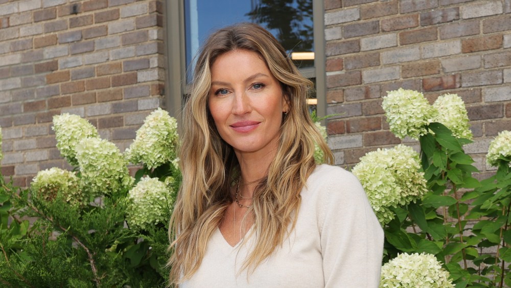 Gisele Bundchen’s Relaxed Sweater Is a Whole Winter Vibe — The $12 Look