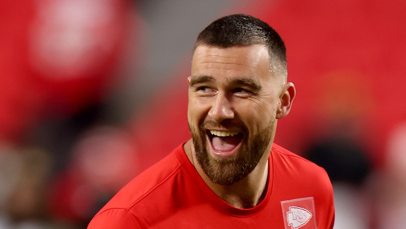 Travis Kelce Jokes About His ‘Furry’ Body, Resemblance to Shirtless Chiefs Fan