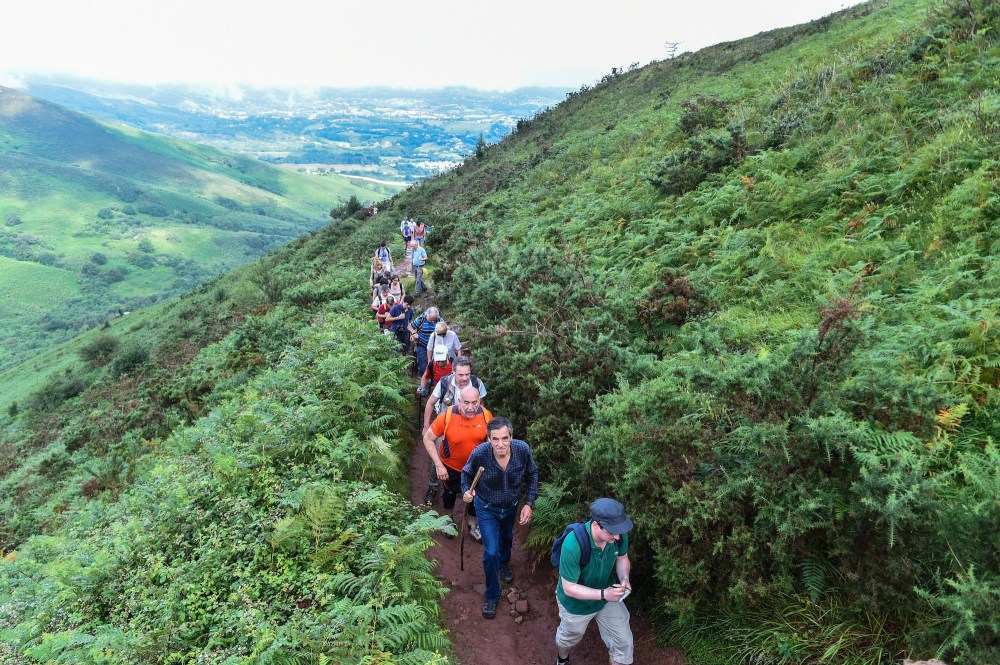 Why Gen Z Is Ditching Bars and Dating Apps for Hiking Clubs in 2026