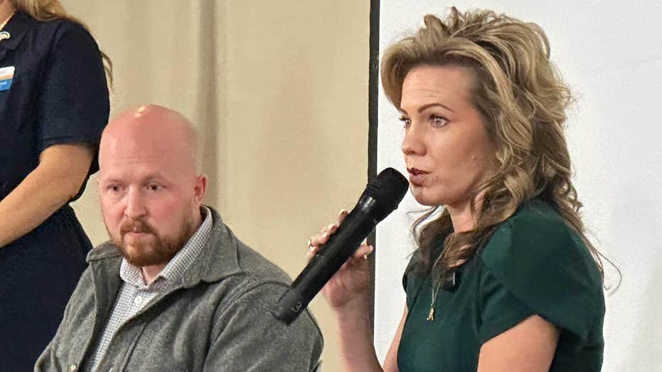 Trump-backed Alaska candidate blasts 'so-called Republican' Murkowski for endorsing Dem