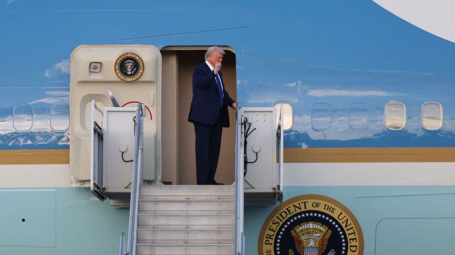 Trump's motorcade route adjusted after Secret Service finds 'suspicious object' at Palm Beach airport