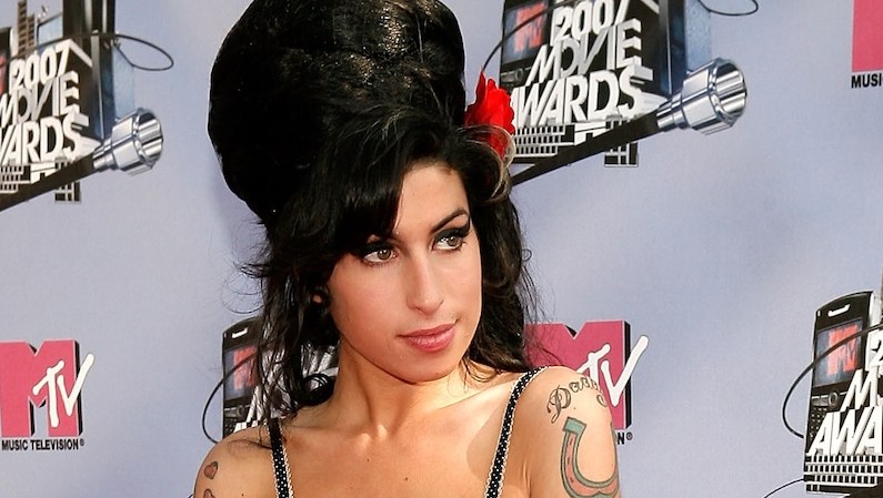 Amy Winehouse's Dad to Pay Over $1M to Singer's Friends in Auction Dispute