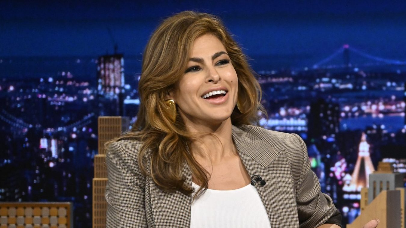 Eva Mendes Wore the Casual $20 Dress Style Rich Moms Wear for Errands