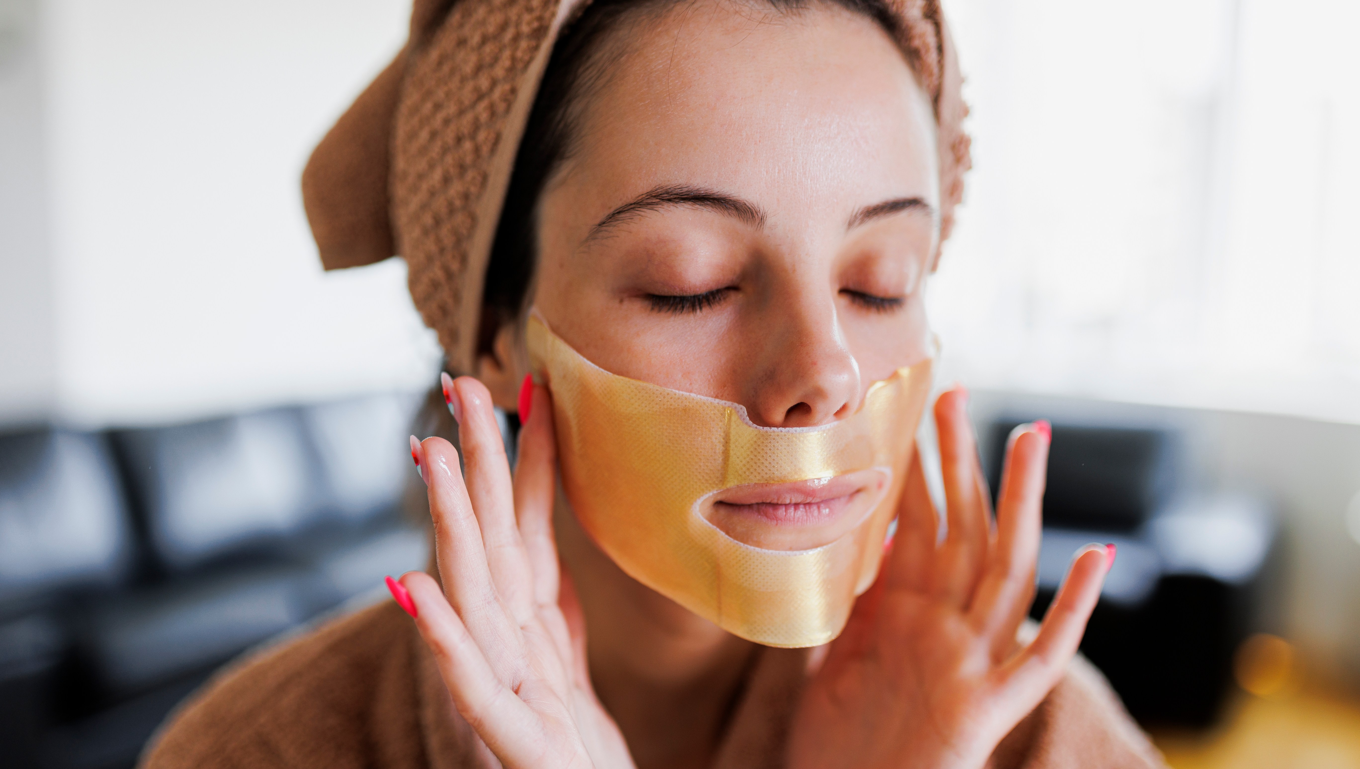 Shoppers Say Their 'Skin Feels Tighter' After Using This Chin-Lifting Mask (On Sale!)