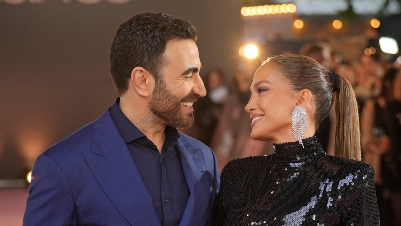 Inside Jennifer Lopez's 'Fling' With 'Office Romance' Costar Brett Goldstein