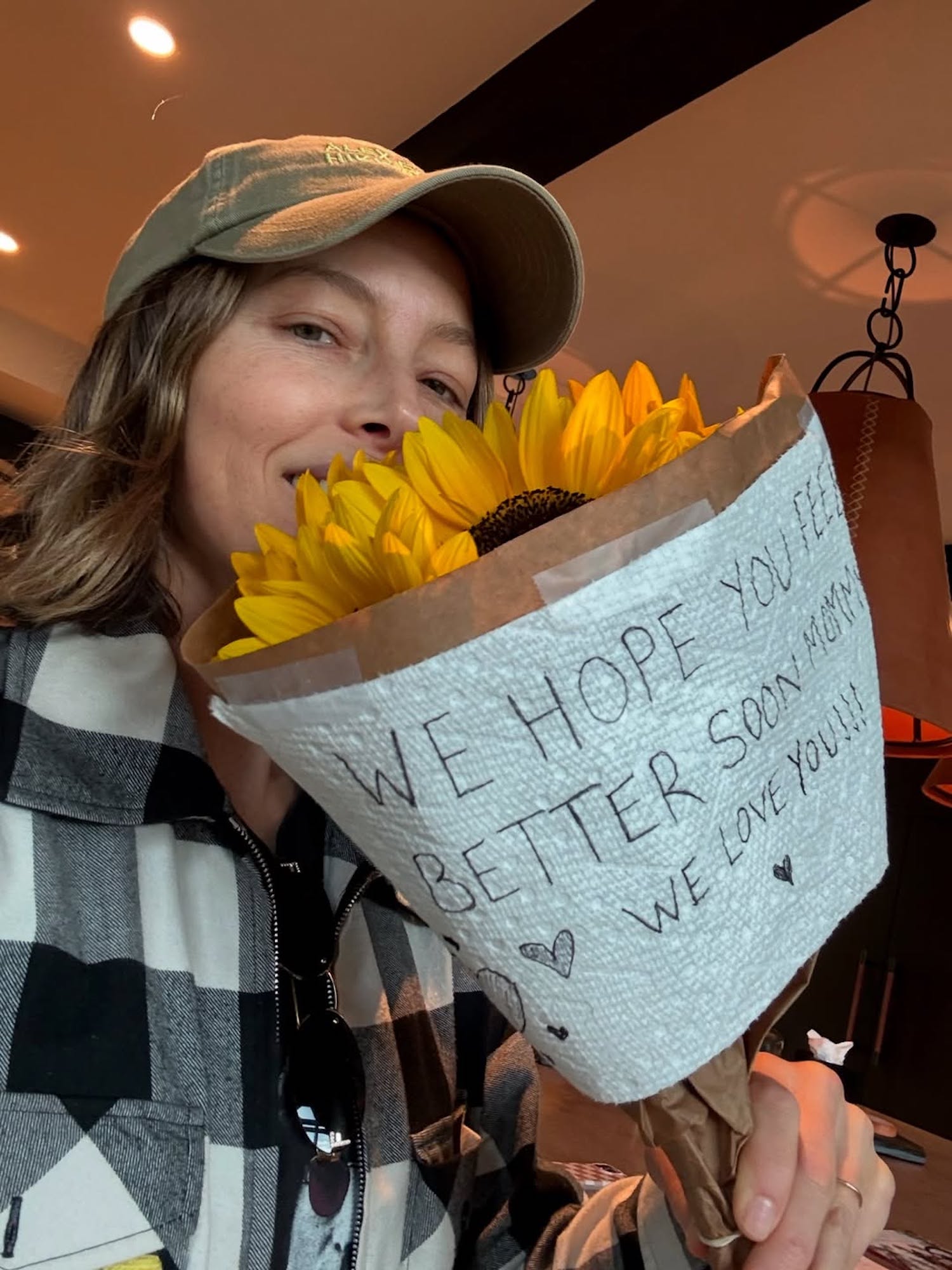 Jessica Biel’s Kids Wrote Her the Sweetest Paper Towel Note: Photo
