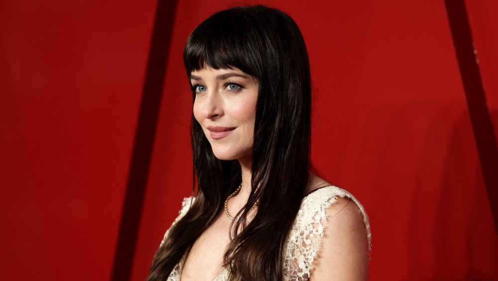 Dakota Johnson Pulled a Taylor Swift by Rocking This Fall Pants Trend
