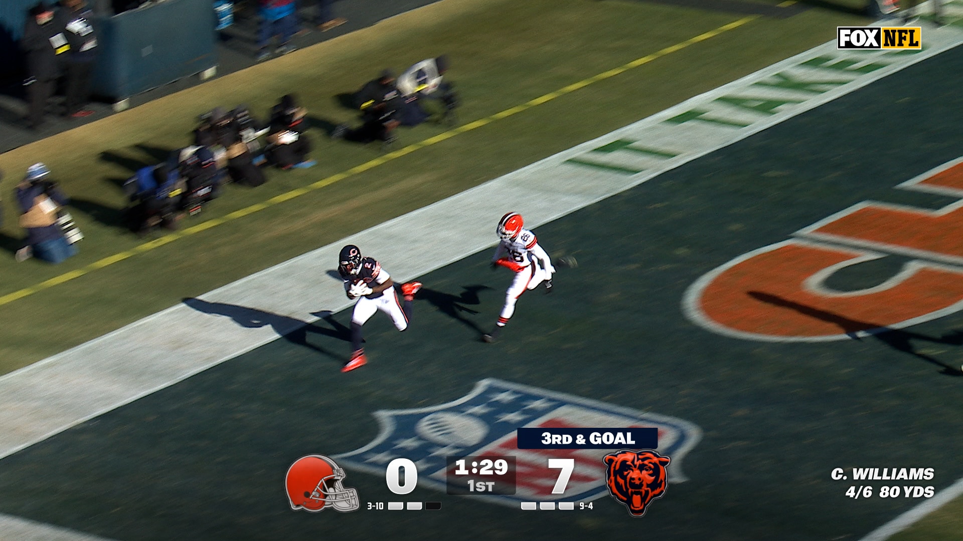 Caleb Williams finds DJ Moore for 3-yard TD, extending Bears' lead over Browns | NFL Highlights