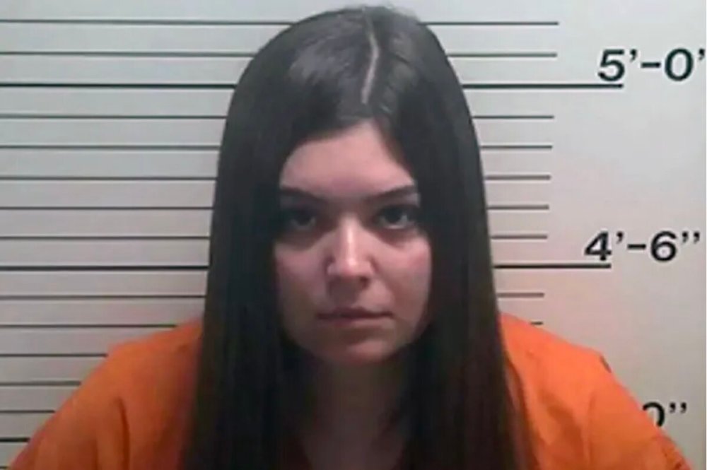 Substitute Teacher Sent Nude Photos to Student, 14, Told Him She Loved Him