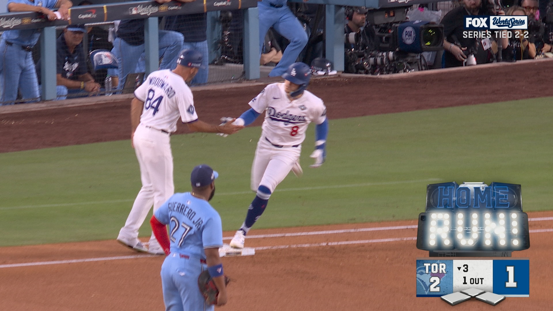 Kiké Hernández hits solo HR to trim Dodgers' deficit against Blue Jays