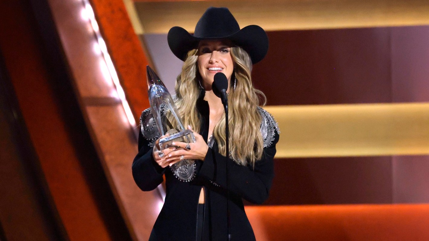 Lainey Wilson Wins 4th CMAs Female Vocalist of the Year Trophy in a Row