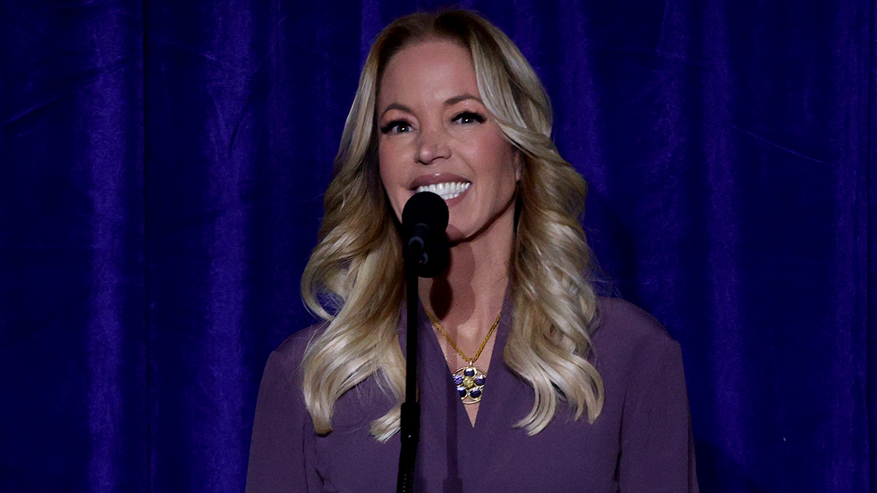 Buss family agrees to sell remaining Lakers ownership stake to Josh Kushner, Bob Iger group