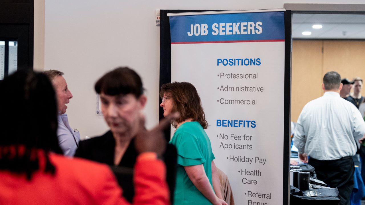 Private sector unexpectedly lost 32,000 jobs in November, ADP says