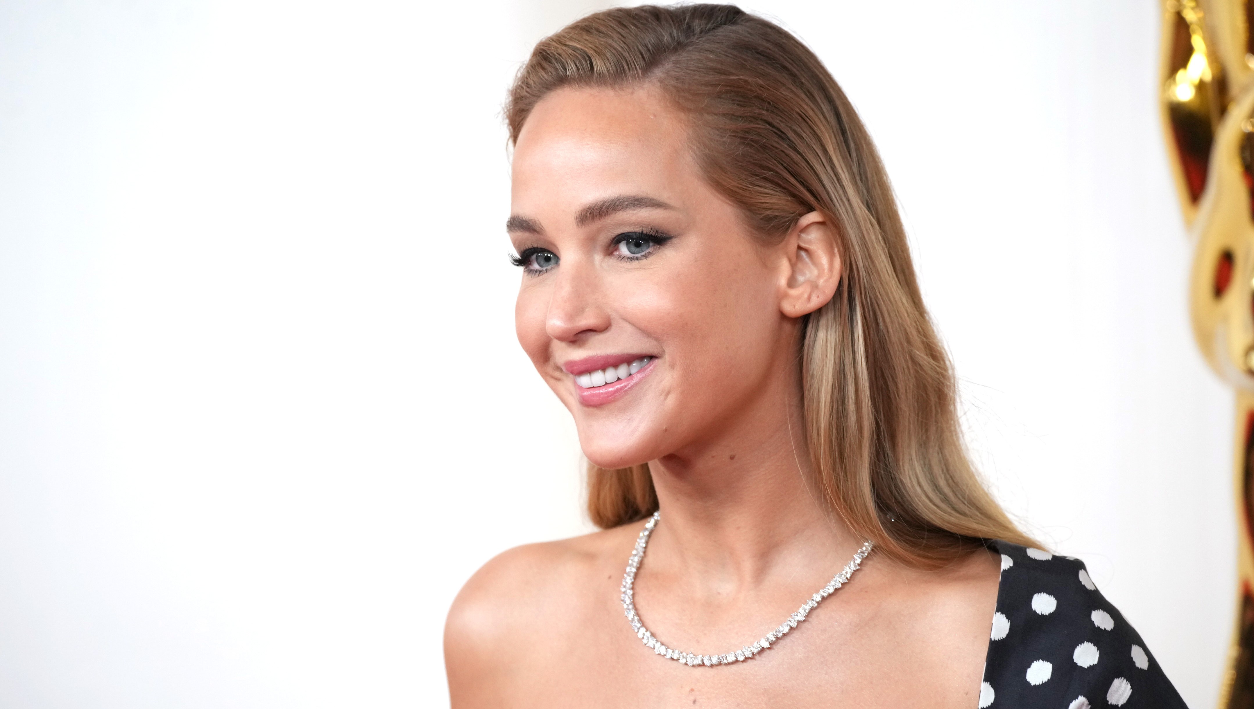 Hurry! Jennifer Lawrence’s Go-To Tumbler Is Selling Fast on Amazon