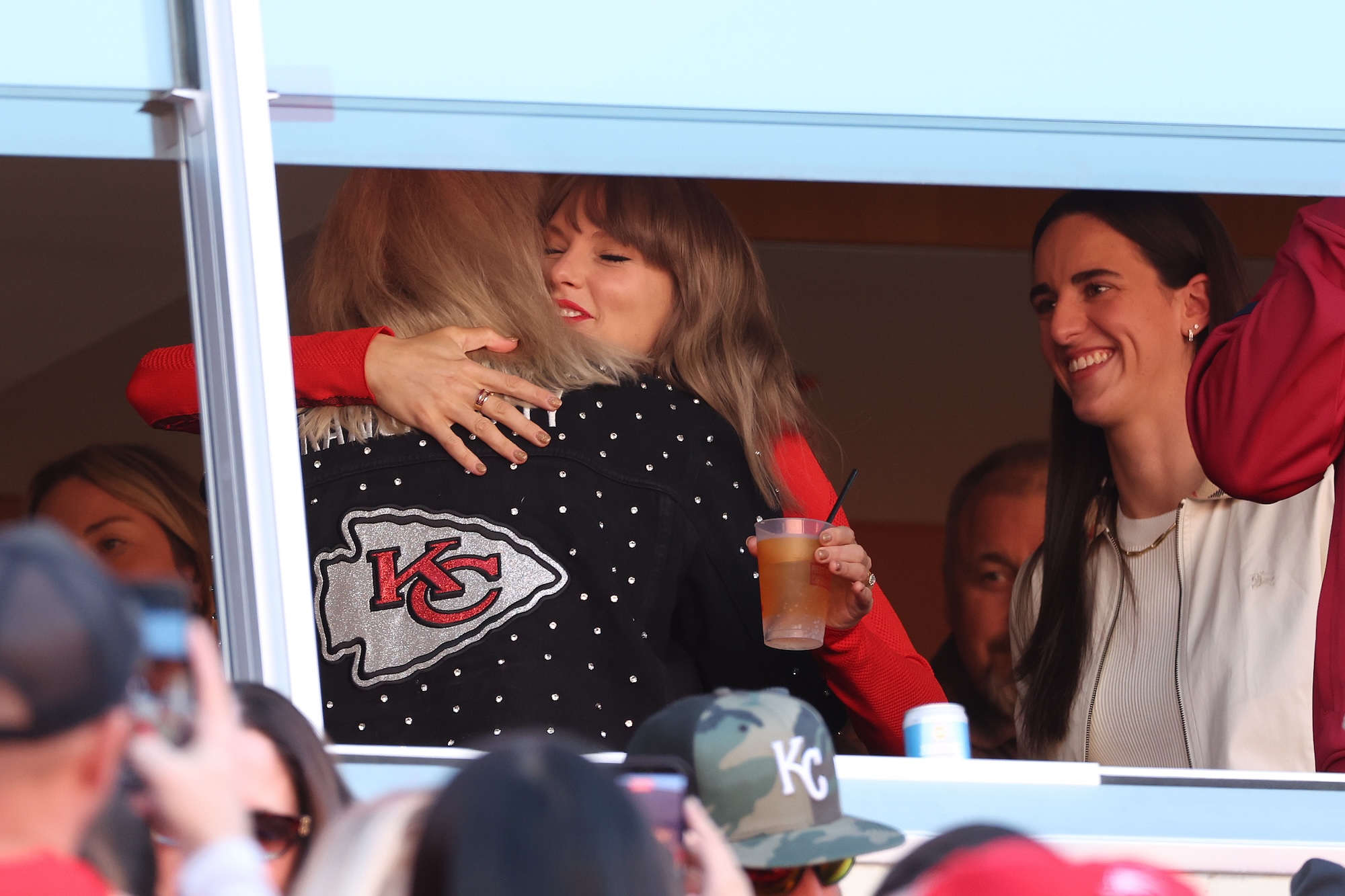 Taylor Swift Has Adorable Reaction to Seeing Donna Kelce at Chiefs Game