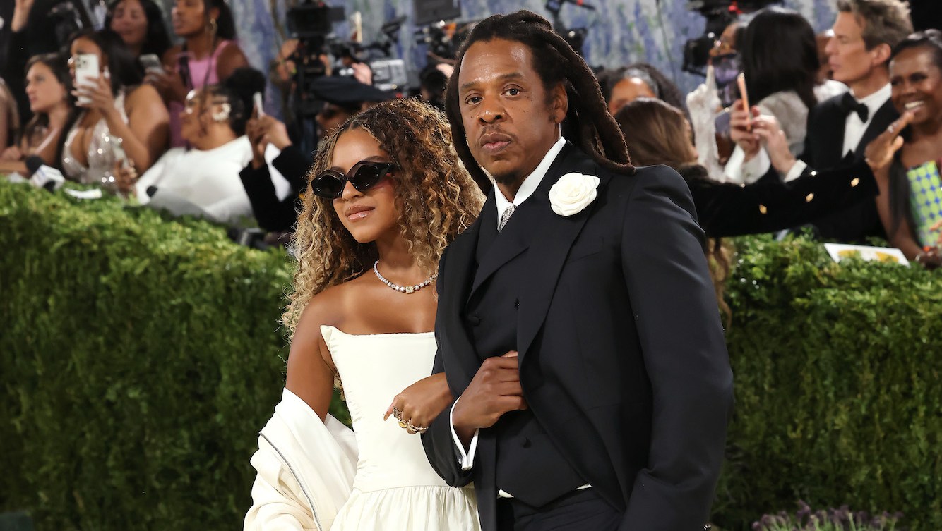 Jay-Z Hugs Daughter Blue Ivy, 14, After Piano Performance During L.A. Show