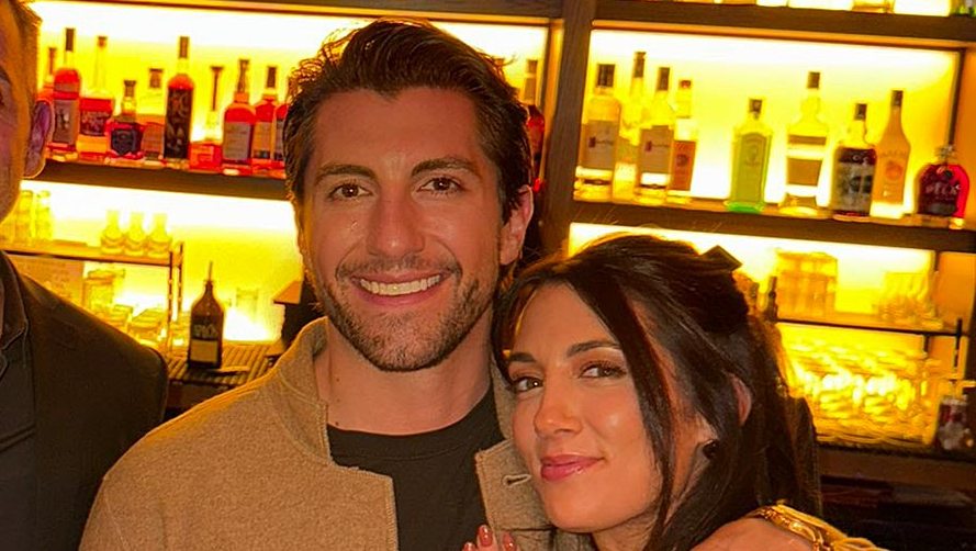 Jason Tartick Is Dating Dog Rescue Founder Kathryn Hurley After Meet-Cute