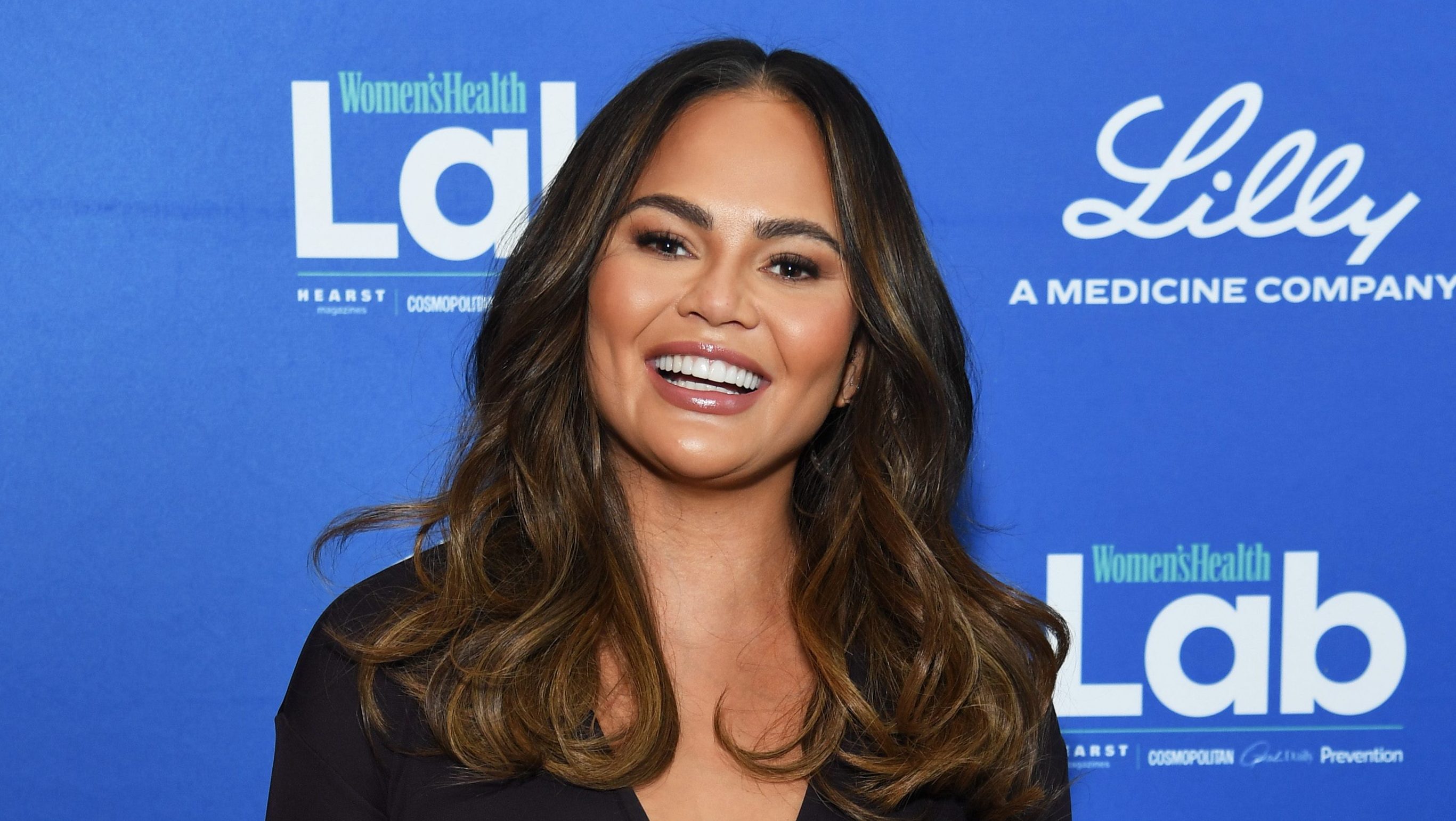 Chrissy Teigen Wore the New Balance Sneakers That Shoppers Love for Plantar Fasciitis