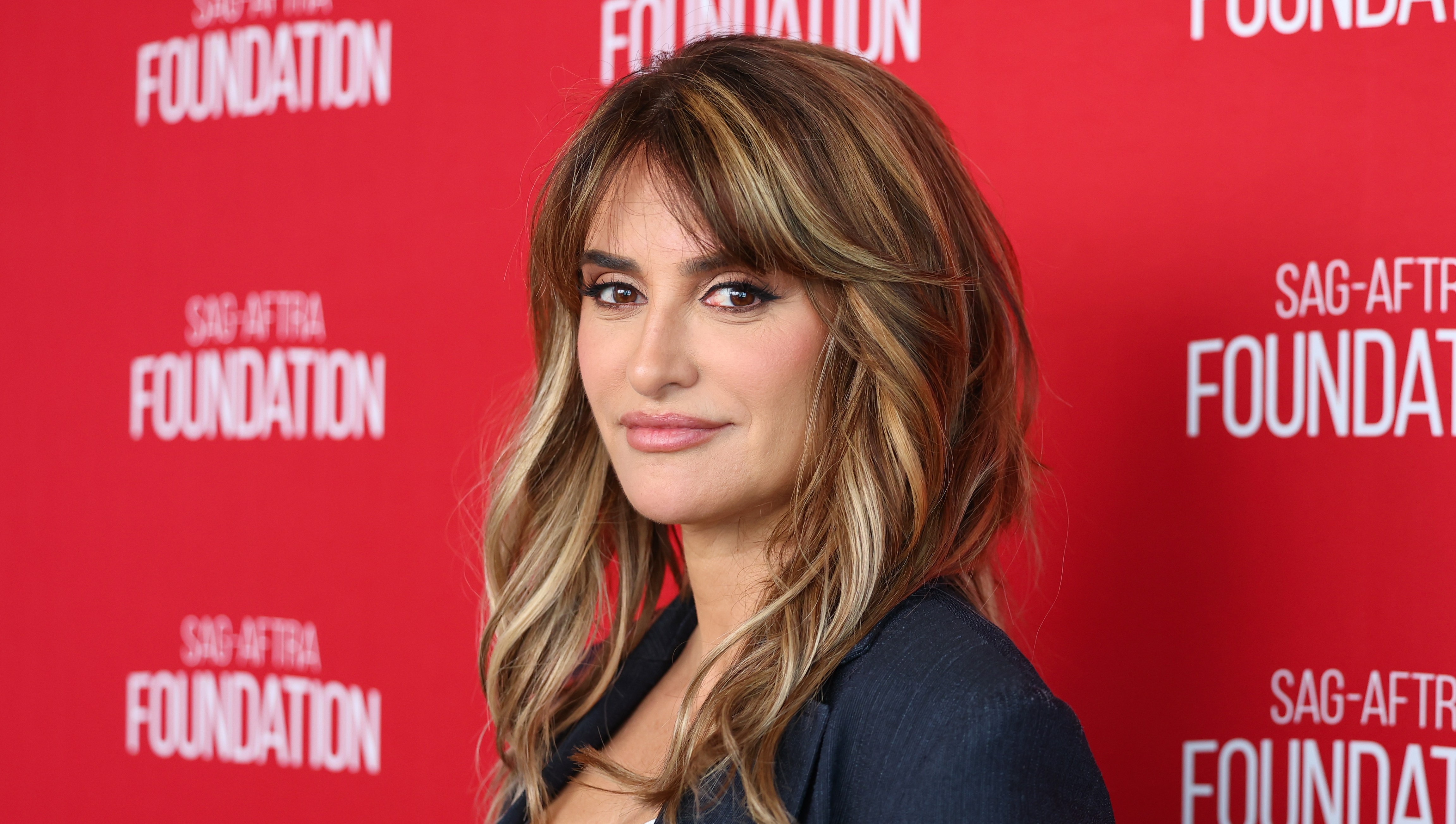 Penélope Cruz Wore the Two-Toned Flats Style That Makes Any Outfit Look Rich