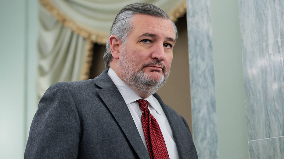 Collins and top Senate Dem clash over bill to extend protections for Maine lobstermen as Cruz vows action