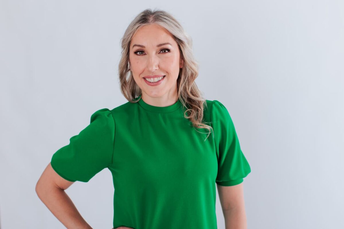 Puff Sleeve Tops Are Back: How to Wear This Feminine Trend with Modern Style