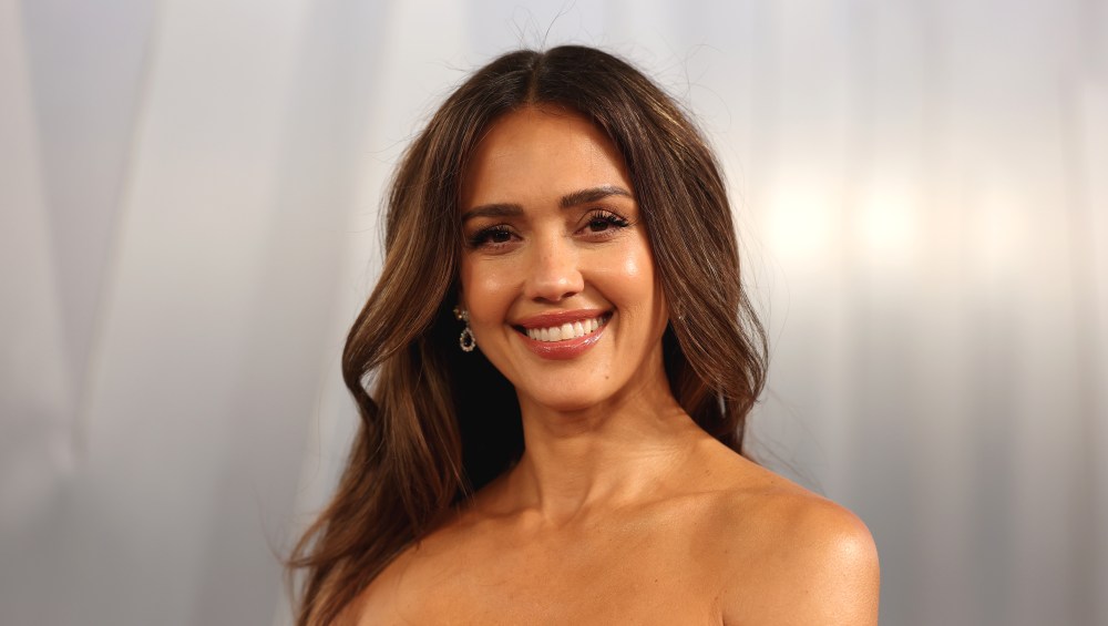 Jessica Alba's Rich-Girl Slides Are 'Very Comfortable,' Per Shoppers