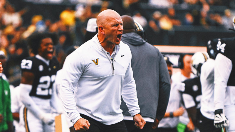 2025 College Football Week 14 Buzz: SEC Team Extends HC; Oregon State Finds Coach