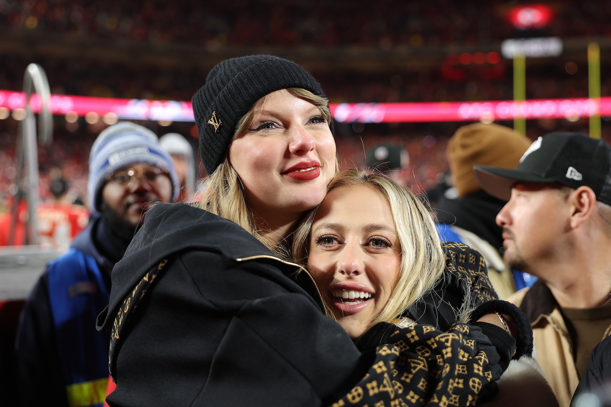 Taylor Swift Cheers on Travis Kelce With Brittany Mahomes at Chiefs Game