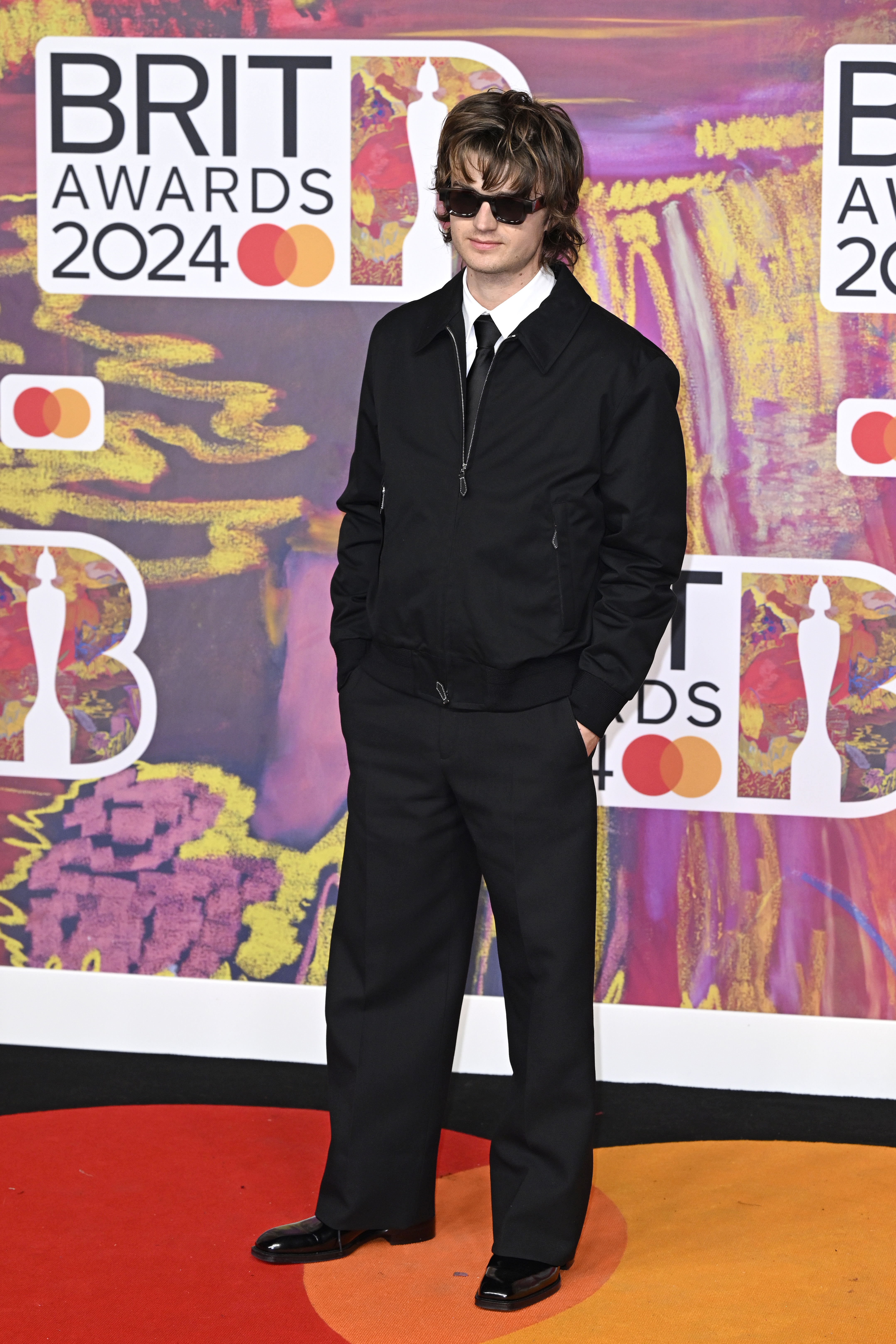 'Stranger Things' Star Joe Keery Debuts Blond Hair at the 2026 Golden Globes